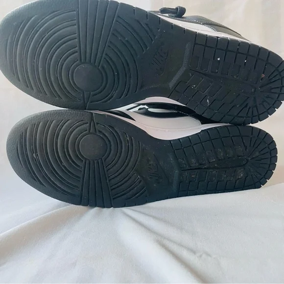 Nike Dunk Low Panda Women’s Sz. 10 Mens Sz. 8.5 DD1503-101 Black/White - Picture 4 of 8